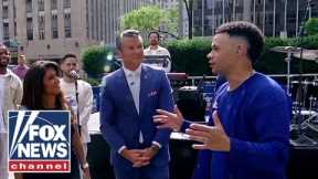 Tauren Wells performs ‘Joy In The Morning’