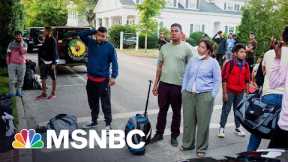 Newly Arriving Migrants Deceived By Misinformation From Abbott And DeSantis